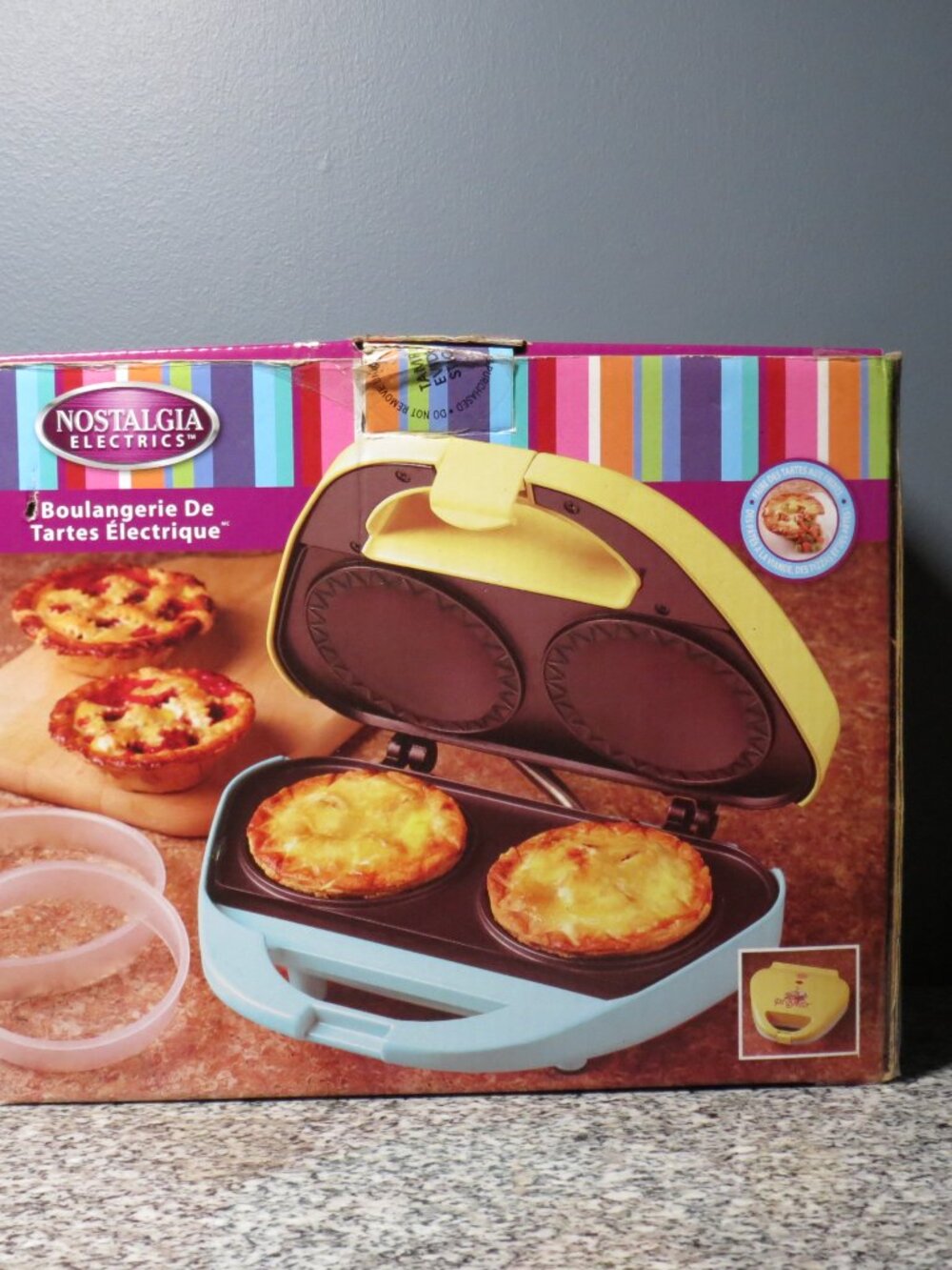 Nostalgia Electrics Electric Pie Bakery In Box/used once/Tested Model PIE200